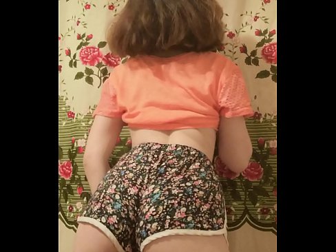 ❤️ Vogëlushja e re seksi duke zhveshur pantallonat e shkurtra në kamera Porno ruse në sq.vlad-massage-salon.ru ﹏
